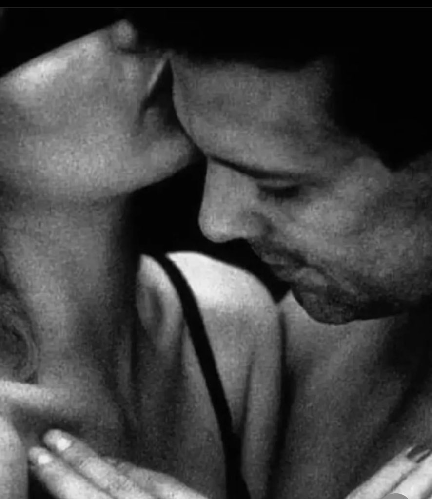 hani derler ya cok sevdim beeee ben diyorum ki ruhumu adadimmm beee ....