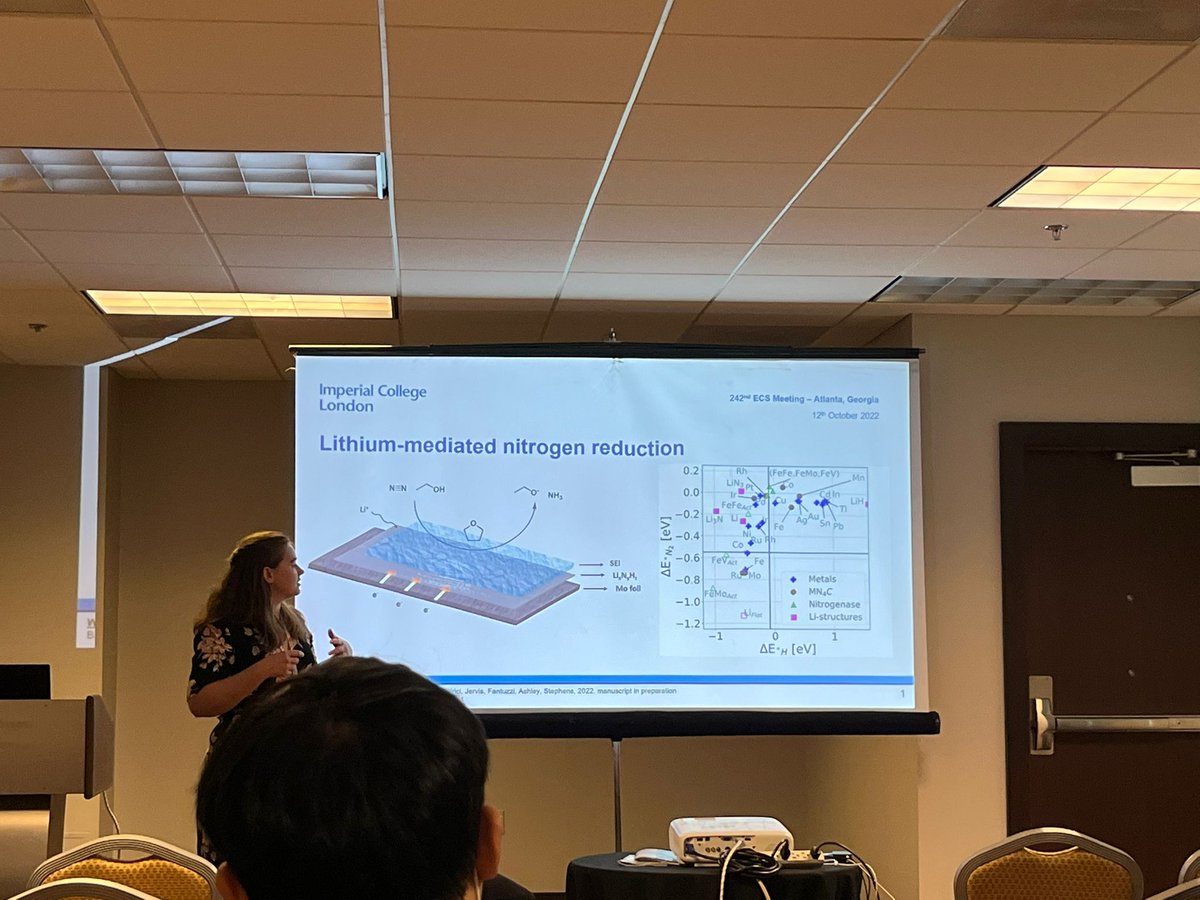 And here's me with @JesBarrio_ 's internationally presented diagram! So great to give my first talk at an in person conference 😊 @ECSorg