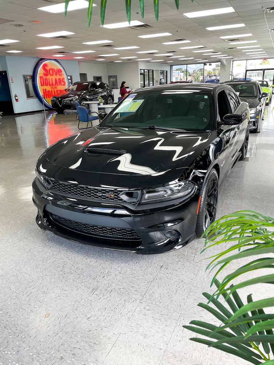 DriversMart's tweet image. This Dodge Charger Scatpack sure does look sinister in black. 🖤