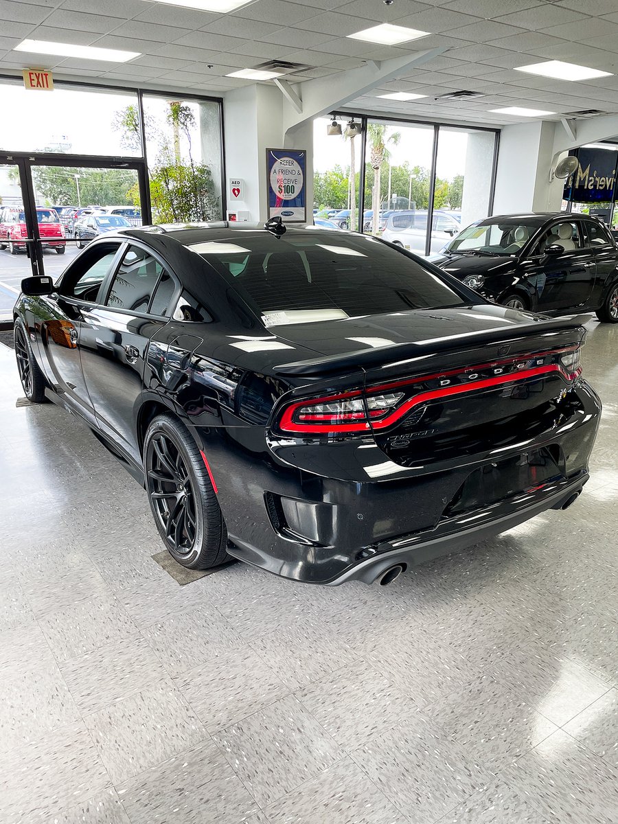 DriversMart's tweet image. This Dodge Charger Scatpack sure does look sinister in black. 🖤