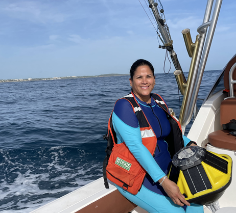 usgs_climate's tweet photo. It's #OneOnOneWednesday, and we sat down with @USGS Oceanographer Legna Torres-Garcia 🌊to learn how climate change impacts coastal hazards like shoreline erosion! Read the interview on our Instagram👉 https://t.co/1hc4HsXbKS
#HispanicHeritageMonth #PeopleOfInterior https://t.co/USufuzbXIC