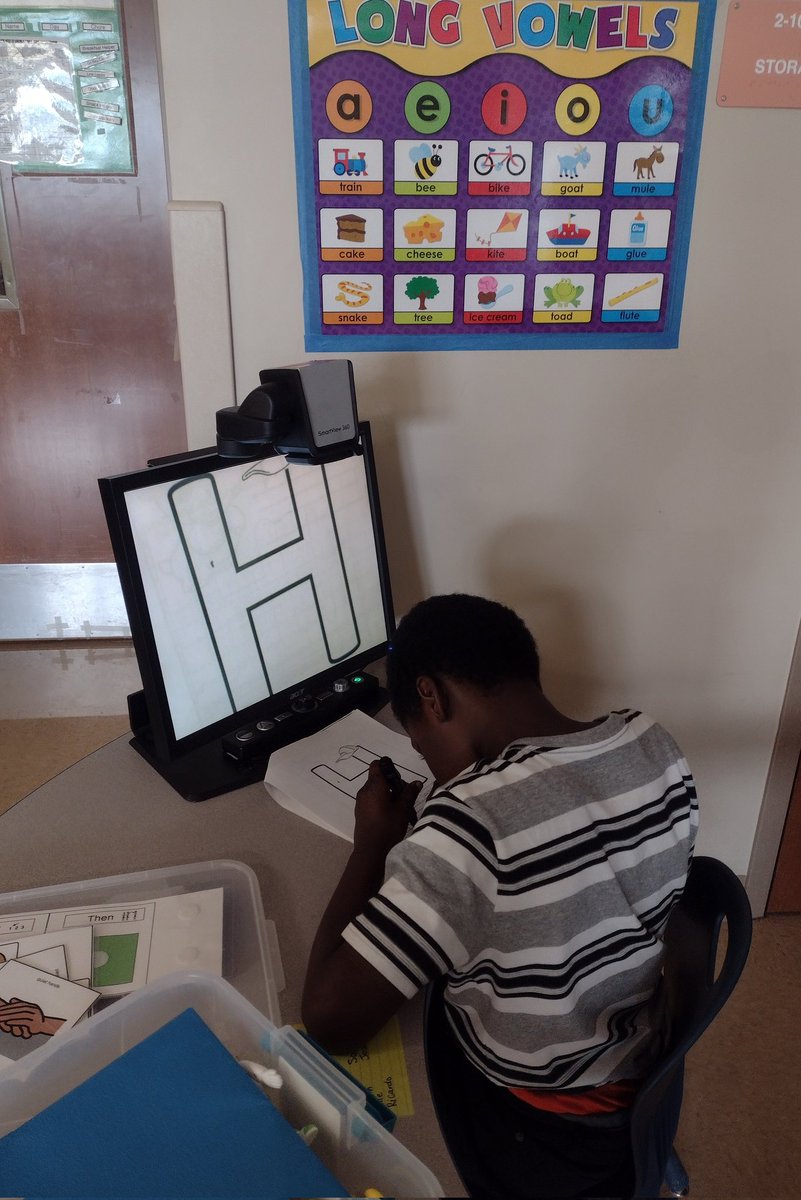 Dr_Corcoran's tweet photo. Ms. Donegan's Team knows how to differentiate instruction during Reading Intervention Time! #OneTeamStudentFocused @BryanMRussell @RoyalPalm_RPS @mgbongiovi @StangoTonina @JamilahStJuste @SommerPBCSD https://t.co/V9pDITAvR4