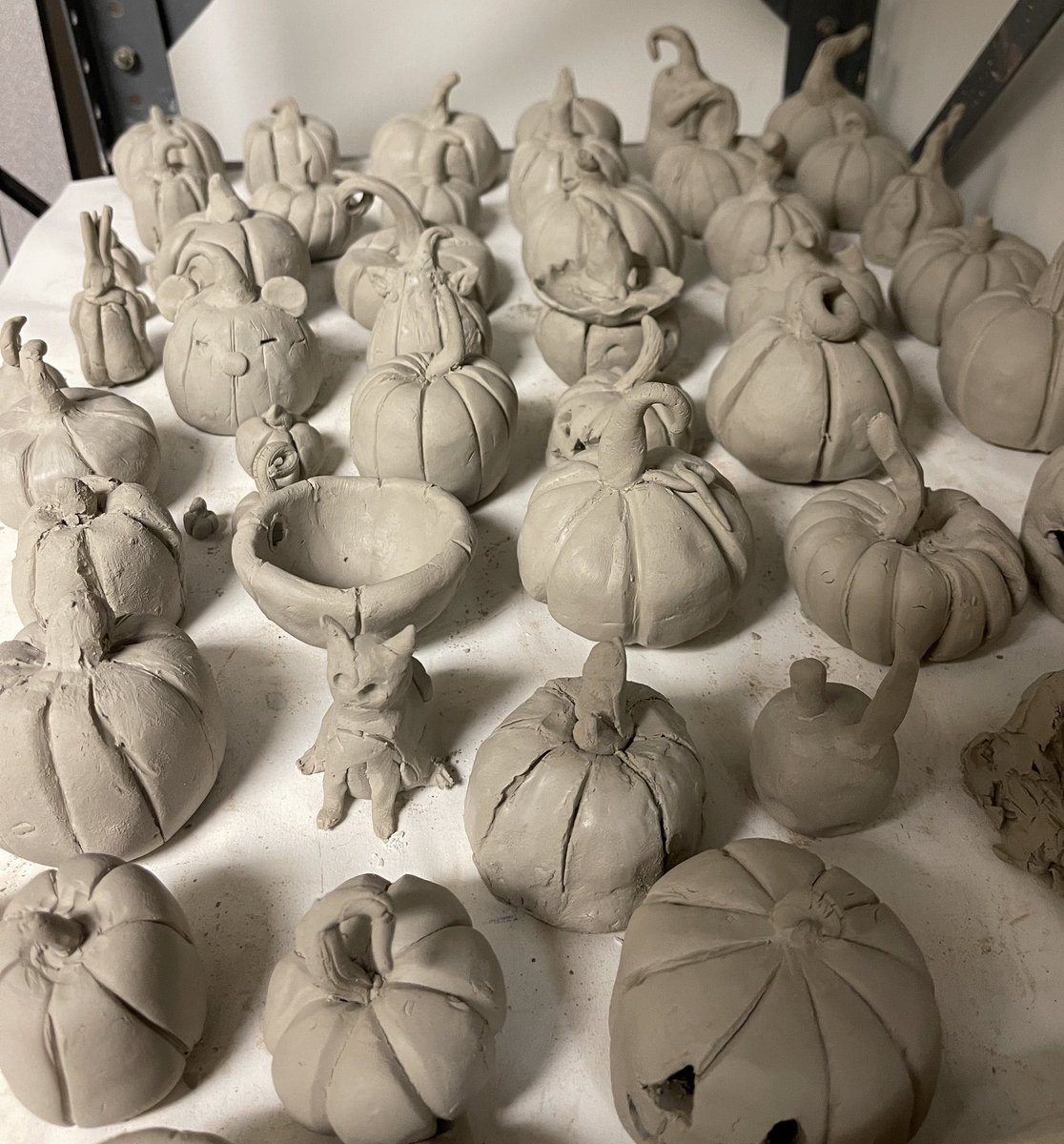 CBdthomasART's tweet photo. @CBart_MrsHD first day of Art club! Perfectly Imperfect Clay pumpkins. @CBTohickonMS https://t.co/XGvefoKyxD