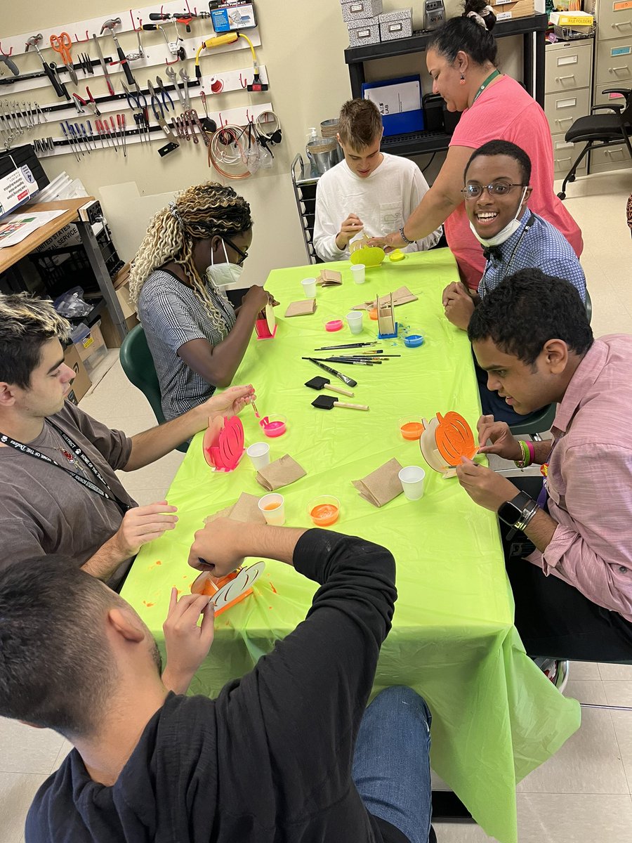 On PSAT day, room 273 showcased their best fine motor skills by creating these awesome Halloween decorations!🎃 <a href="/FHSDalers/">FHS Dalers</a>