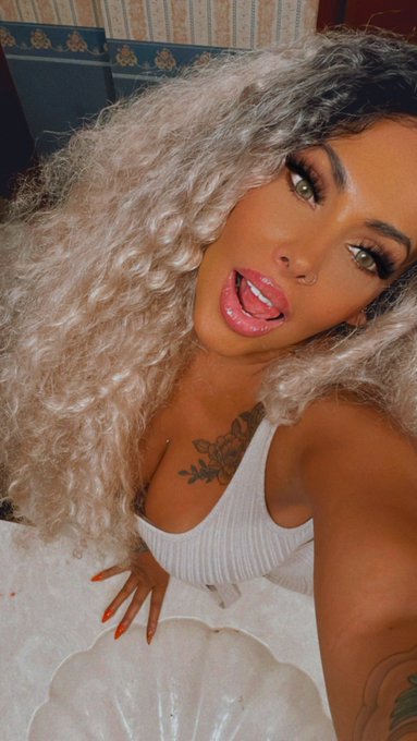 He said &ldquo;I saw that one already&rdquo; 😎 I told him calm down I have some tricks up my sleeve 🪄   I&rsquo;ll be live<a href="/tag/love"class="tags"><span>#love</span></a><a href="/tag/red"class="tags"><span>#red</span></a><a href="/tag/girlswithtattoos"class="tags"><span>#girlswithtattoos</span></a><a href="/tag/bota"class="tags"><span>#bota</span></a>