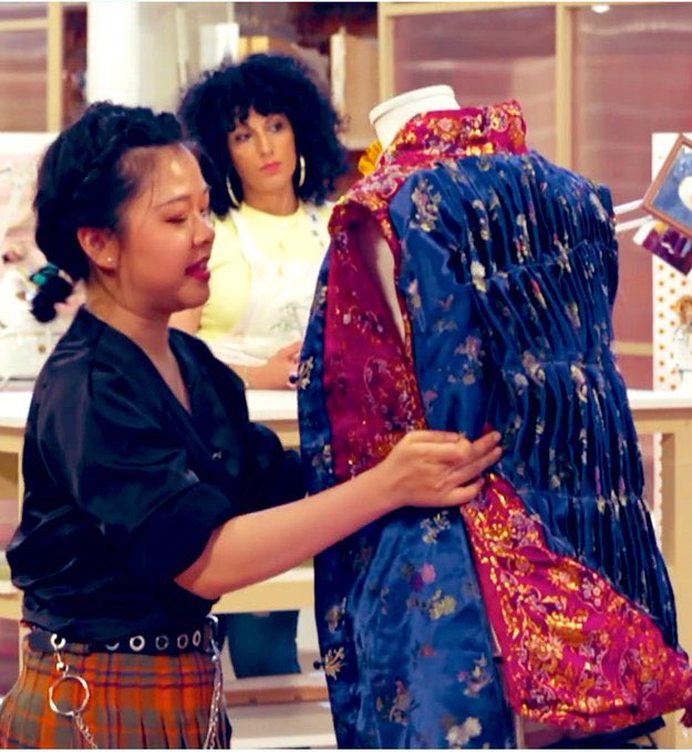 L_AMANUENSE's tweet photo. La divina arte del layering di Lia!
#TailoMade https://t.co/ePUOEnpQwC