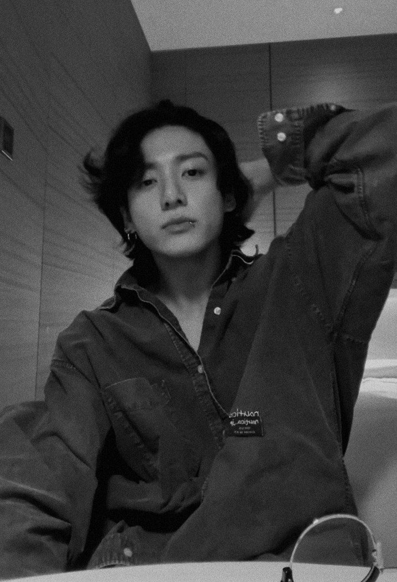 jvnggkuk's tweet photo. jeon jungkook https://t.co/pfBjIwHNXu