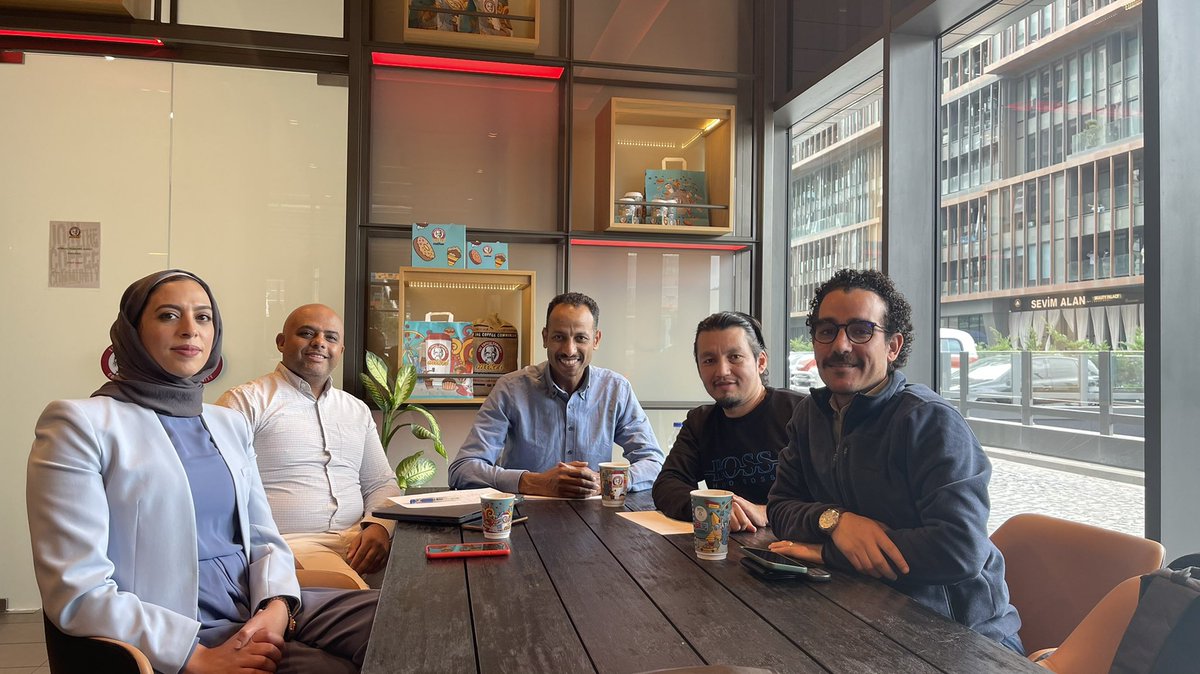 فخور بفريق العمل الرائع لتجمعنا الإعلامي المهني ، وأجمل مافيه كل واحد من بلد، جمعتنا تركيا 🇹🇷 العمل العام هنا يتمتع بالحرية والاستقلالية، انتشرت جمعيات المجتمع المدني التي أغلبها من الأجانب، ولايشترط القانون هنا وجود اتراك في مجالس ادارتها، ولن تجد هذه الميزة في أي دولة عربية 🚙