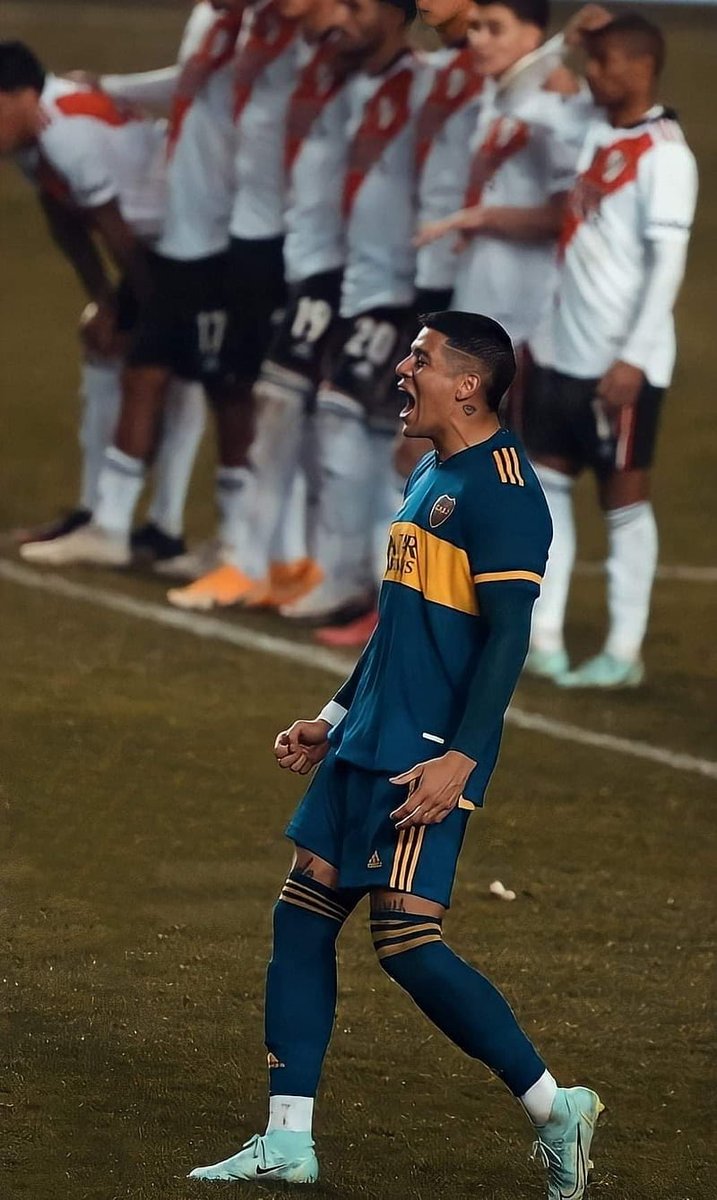 Que le habra echo rojo para que se alegren tanto