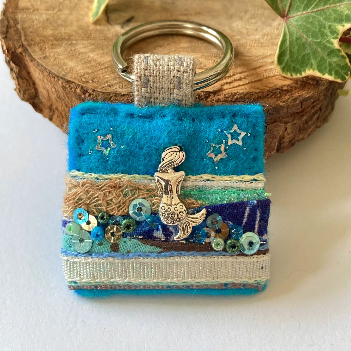 A thoughtful #mermaid for Wednesday evening - I wonder what she dreams about as she's looking out to sea 🤔🧜‍♀️. elliestreasures.square.site/product/mermai… Individually designed, hand sewn #accessories. #mhhsbd #handmadehour #ShopEarly