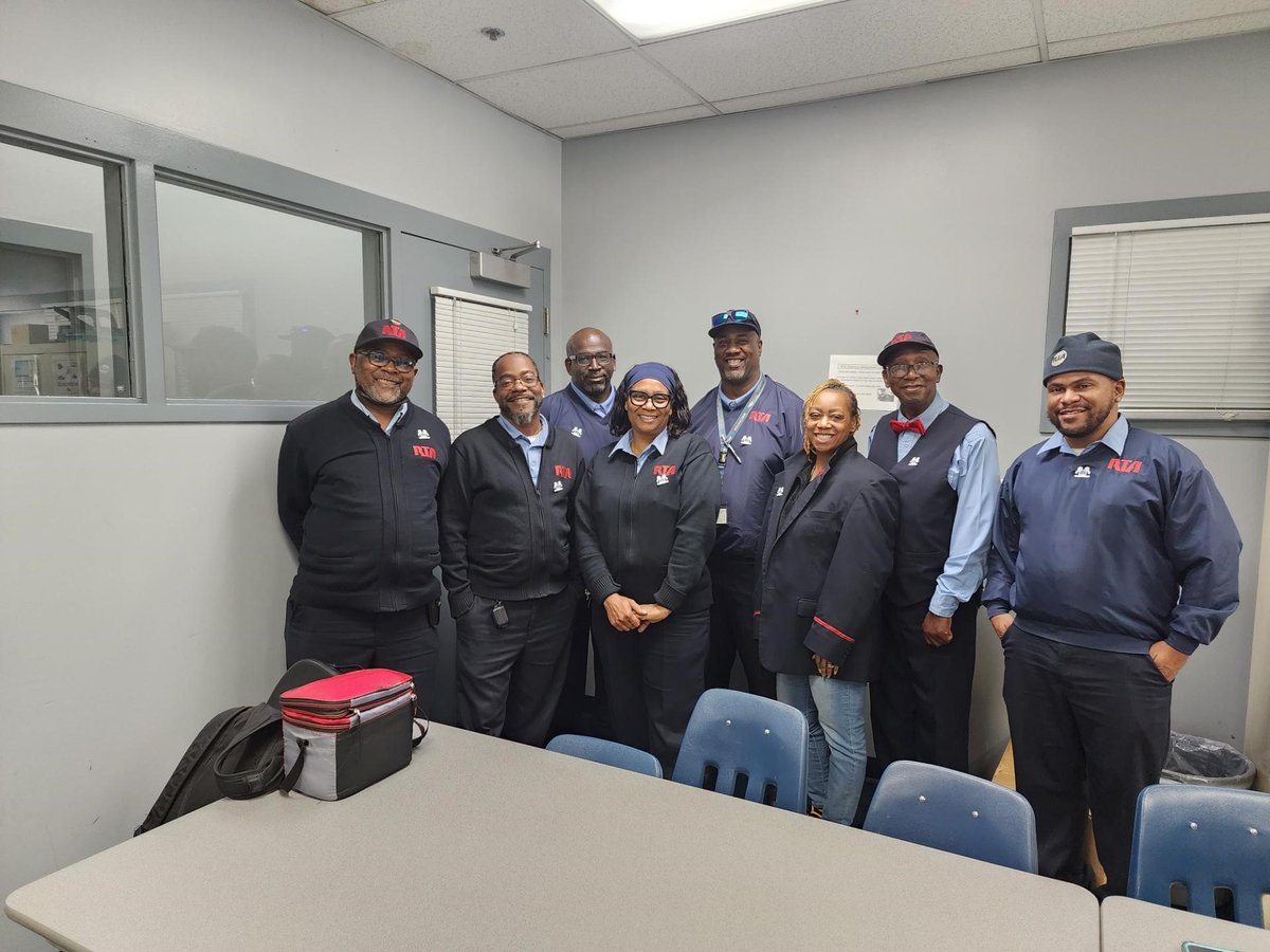 ATUComm's tweet photo. Our Union is setting the standard for transit operator mentorship programs. We congratulate our 42 members at Local 268-Cleveland, OH, and Local 1091-Austin, TX, on becoming mentors to help their fellow members advance their career. #ATUStrongerTogether #1u https://t.co/AkCsHJ9US0
