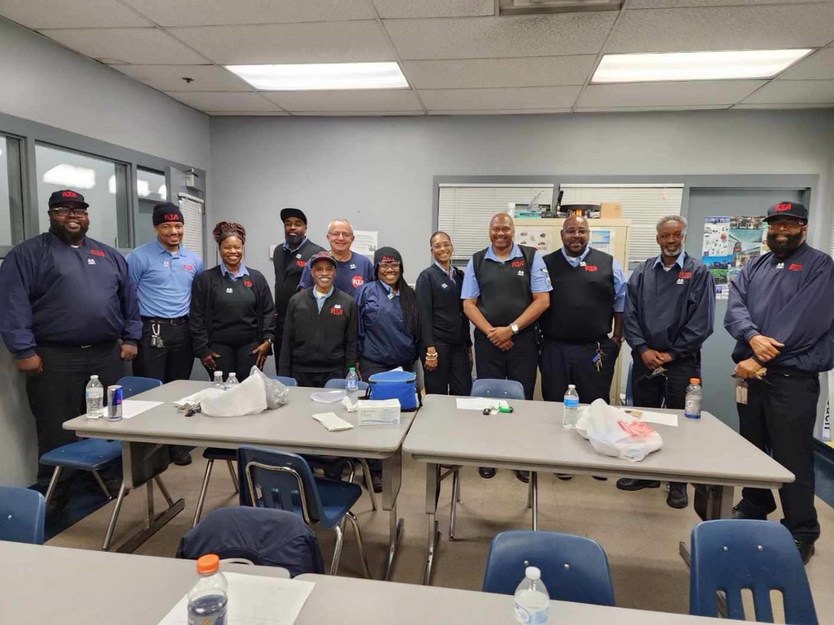 ATUComm's tweet photo. Our Union is setting the standard for transit operator mentorship programs. We congratulate our 42 members at Local 268-Cleveland, OH, and Local 1091-Austin, TX, on becoming mentors to help their fellow members advance their career. #ATUStrongerTogether #1u https://t.co/AkCsHJ9US0