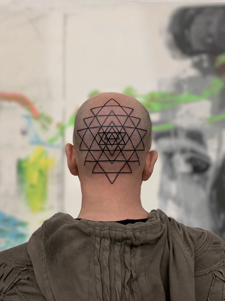 The_DotsToLines's tweet photo. #headtattoo #geometry #lines #dotstolines https://t.co/mPmFMiWY4Y