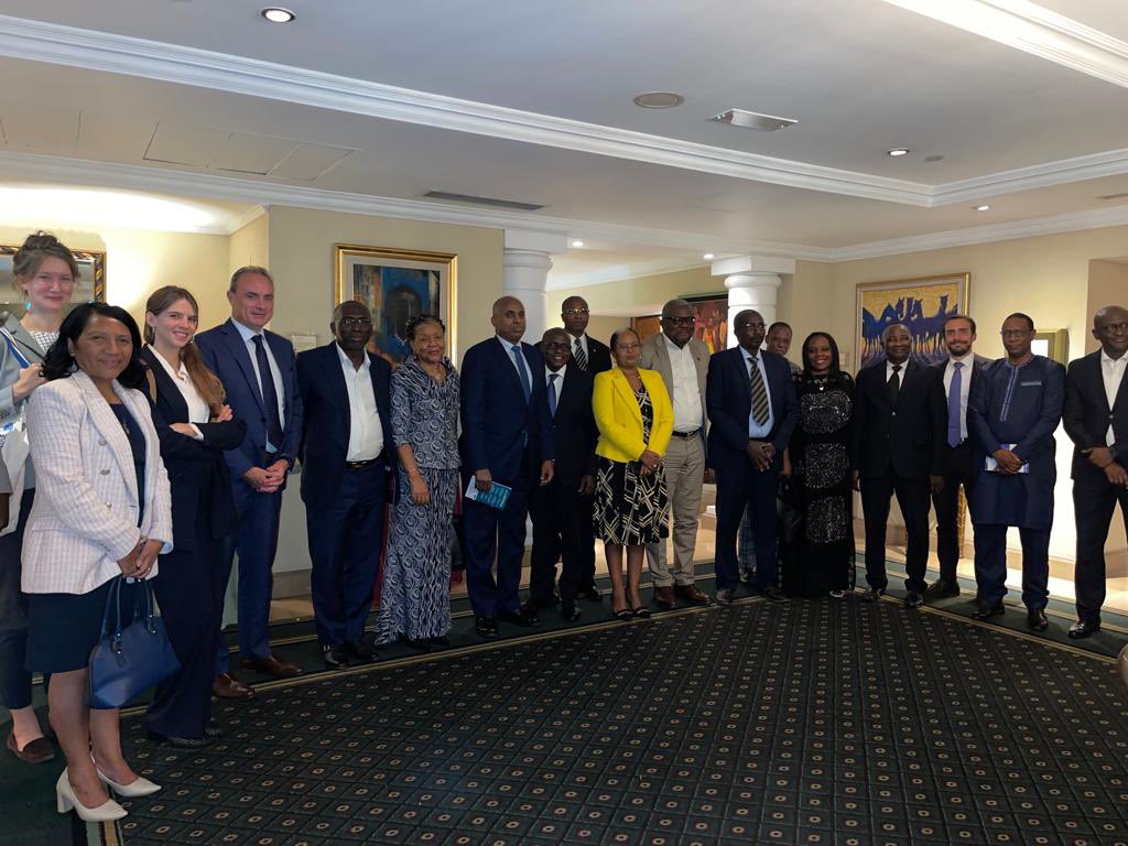 ZahraSagal's tweet photo. Dîner d'info et d'échanges entre quelques Amb francophones et une mission de plaidoyer autour du projet de Prot à la Charte africaine des droits de l'Homme et des peuples portant sur l'abolition de la peine de mort en Afrique #CADHP #FIACAT #WCADP https://t.co/ItbjIMLq0A