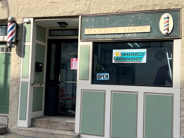 manch_econ_dev's tweet photo. City of Manchester, NH welcomed in another new small business today. Congratulations to Maxwell’s Barbershop on the opening up their 5 Stark Street location in downtown Manchester. Maxwell’s Barbershop will be a great addition to our vibrant downtown and community. #ChooseMHT https://t.co/FGzEVtY9FW