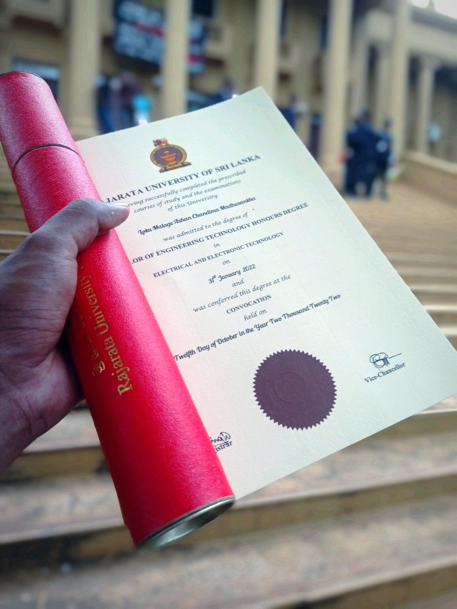 AshanChandima's tweet photo. නිදහස් අධ්‍යාපන හා අධ්‍යාපනයේ නිදහස වෙනුවෙන් දිවිපිදු, ලේ, දහඩිය, කඳුලු කැප කල සියලු දෙනාට උපහාරයක් වේවා !!!
 22nd Convocation #RUSL #FOT https://t.co/Q30vwbSF7X