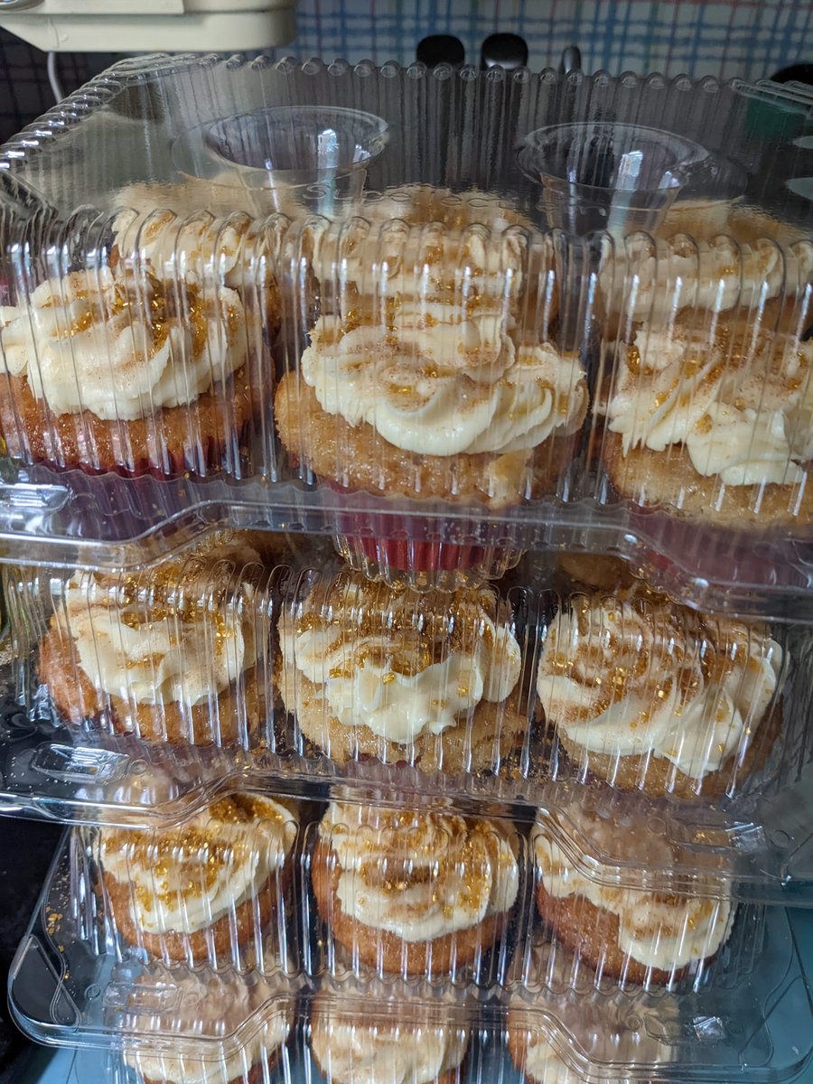 maggie_dollar's tweet photo. Past dishes I have made pt.2:
Breakfast Burrito
Chocolate-Covered Cherry Croissants
Irish Cream Tea Cupcakes
Lots of cupcakes for a family reunion. https://t.co/1QNizeKzfV