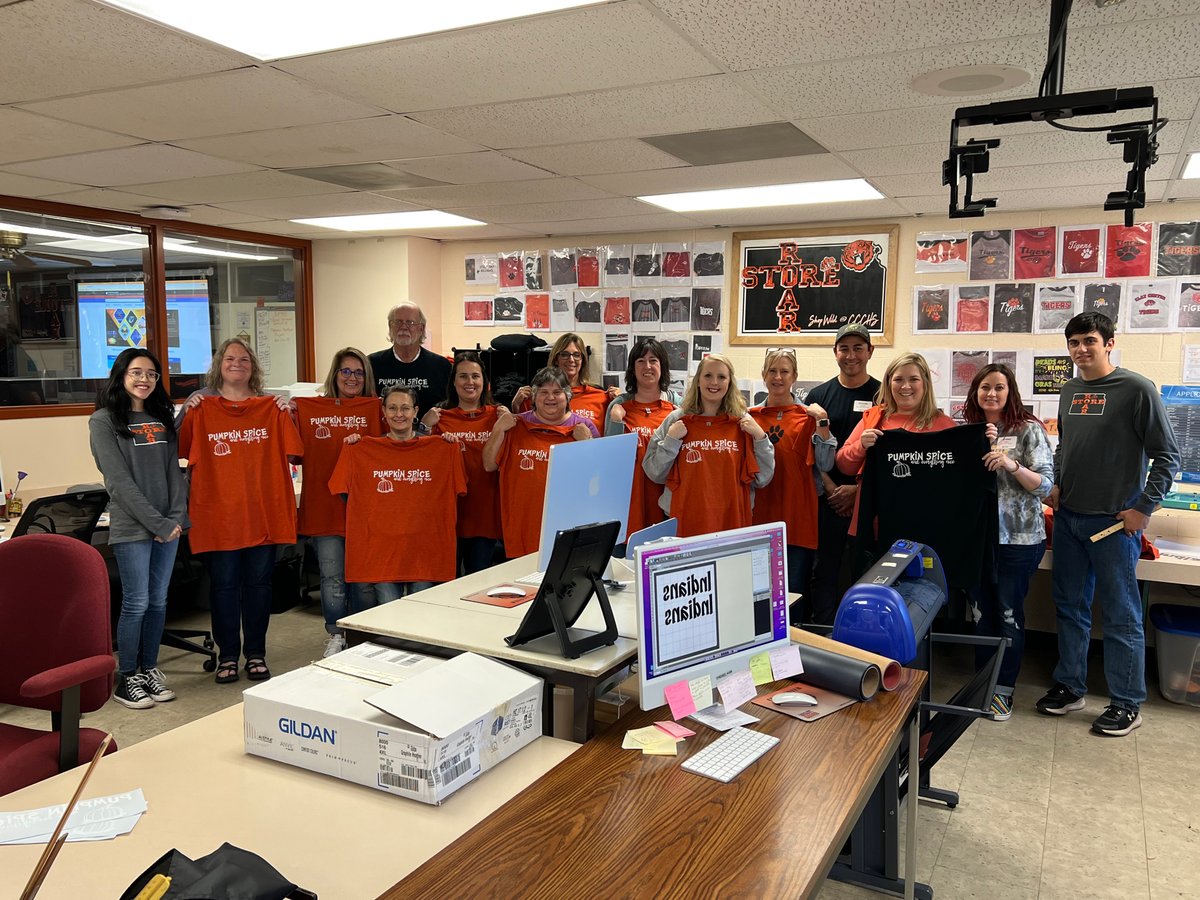 CCCHS_Tigers's tweet photo. 14 teachers from across the state of Kansas came today to learn more about starting their own school store with the Roar Store students and Mrs. Gierhan. The workshop was sponsored by Kansas Center for CTE and Pittsburg State University. https://t.co/QqUamTBEFe