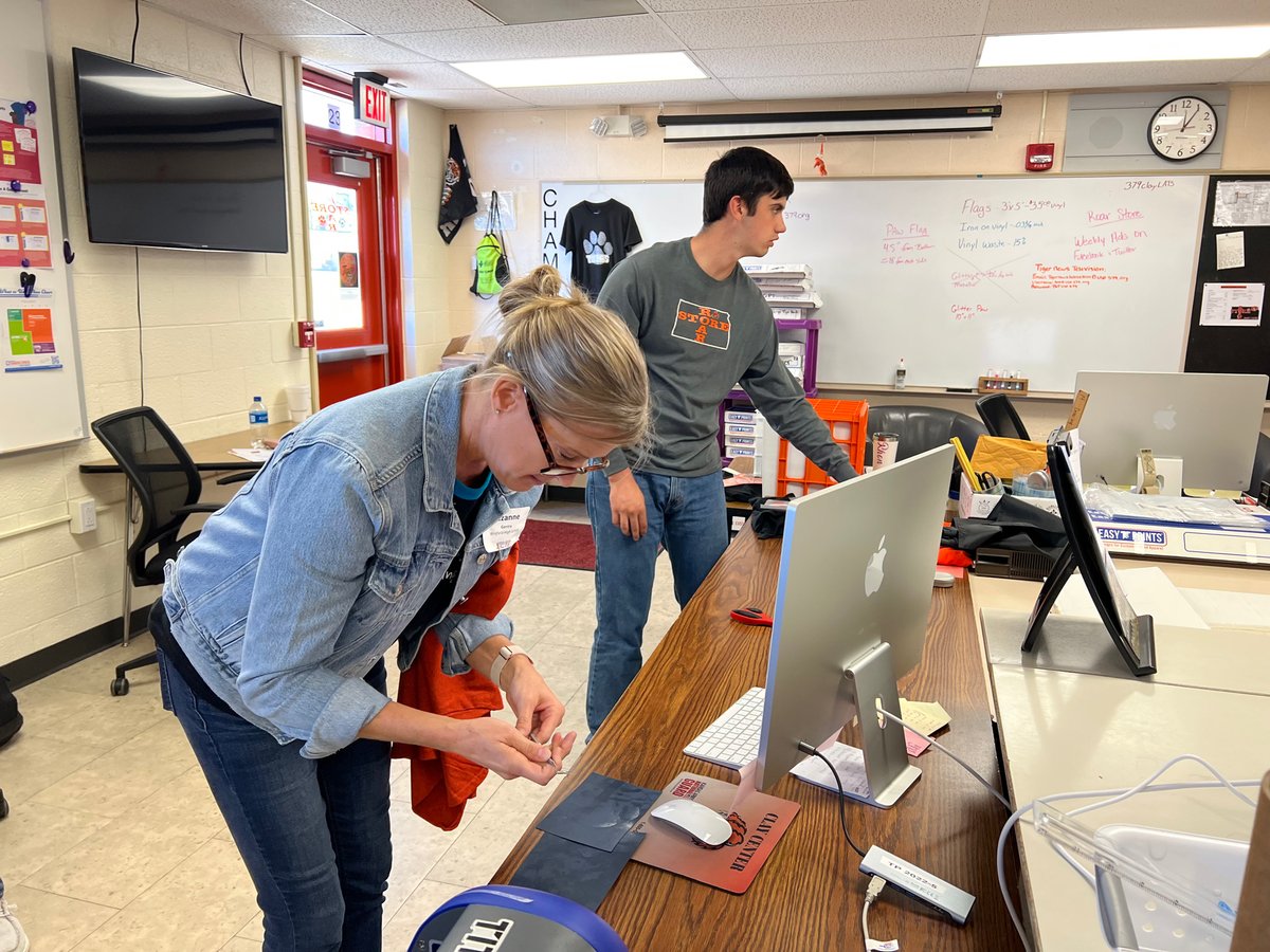 CCCHS_Tigers's tweet photo. 14 teachers from across the state of Kansas came today to learn more about starting their own school store with the Roar Store students and Mrs. Gierhan. The workshop was sponsored by Kansas Center for CTE and Pittsburg State University. https://t.co/QqUamTBEFe