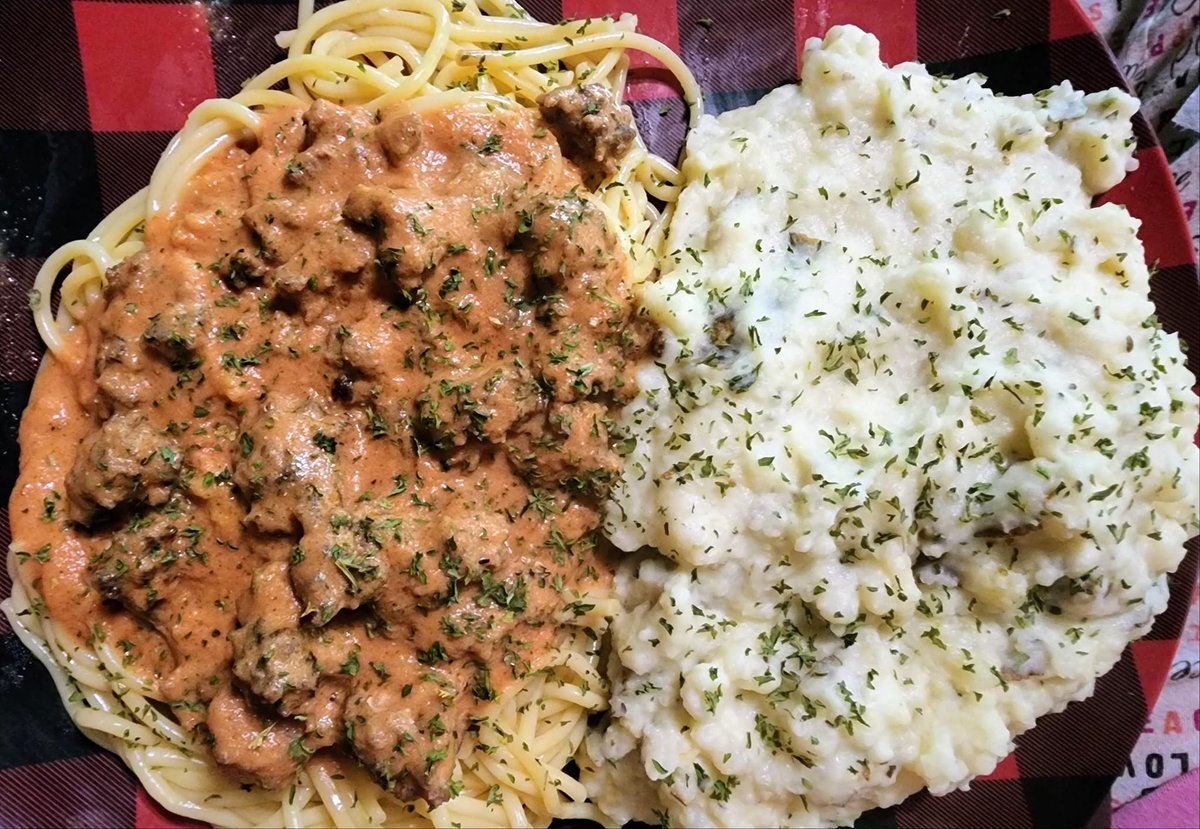 maggie_dollar's tweet photo. Past dishes I have made pt.5:
Roasted Garlic
Spaghetti and Meat Sauce with Instant Pot Mashed Potatoes
Thai Coconut Chicken with Spaghetti Squash https://t.co/G7bKFkwUHA