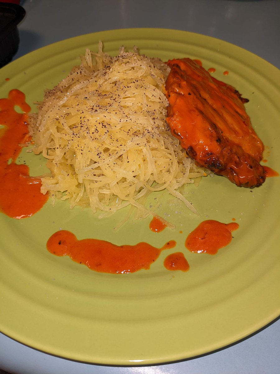 maggie_dollar's tweet photo. Past dishes I have made pt.5:
Roasted Garlic
Spaghetti and Meat Sauce with Instant Pot Mashed Potatoes
Thai Coconut Chicken with Spaghetti Squash https://t.co/G7bKFkwUHA
