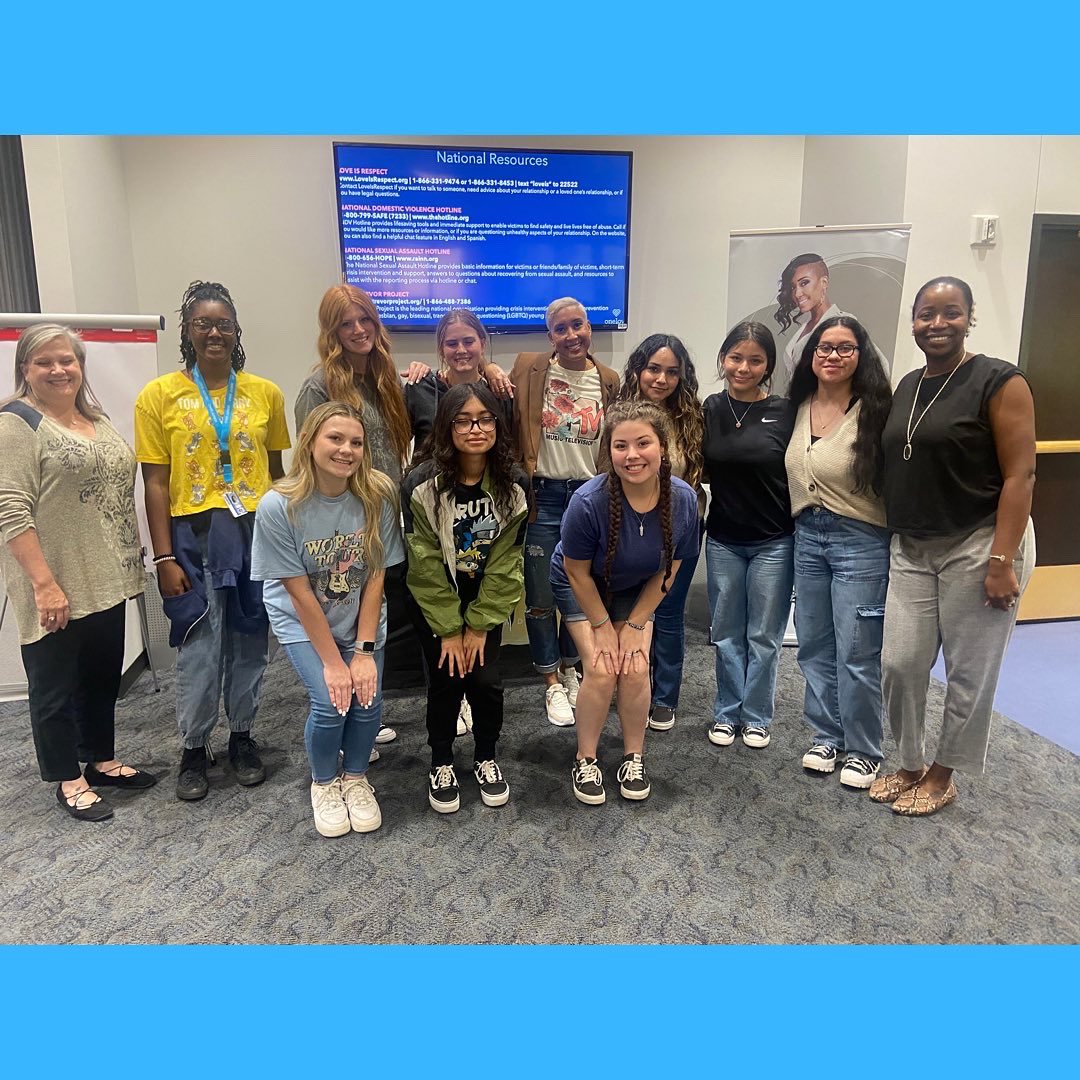 1in3Foundation's tweet photo. Our first Girls’ Empowerment Workshop today with the students and counselors of @ChapelHillISD. Thanks to JJ Simmons of the @ImMeFoundation and @UTTyler for making it an engaging and insightful day! https://t.co/gmsF3HuQSk