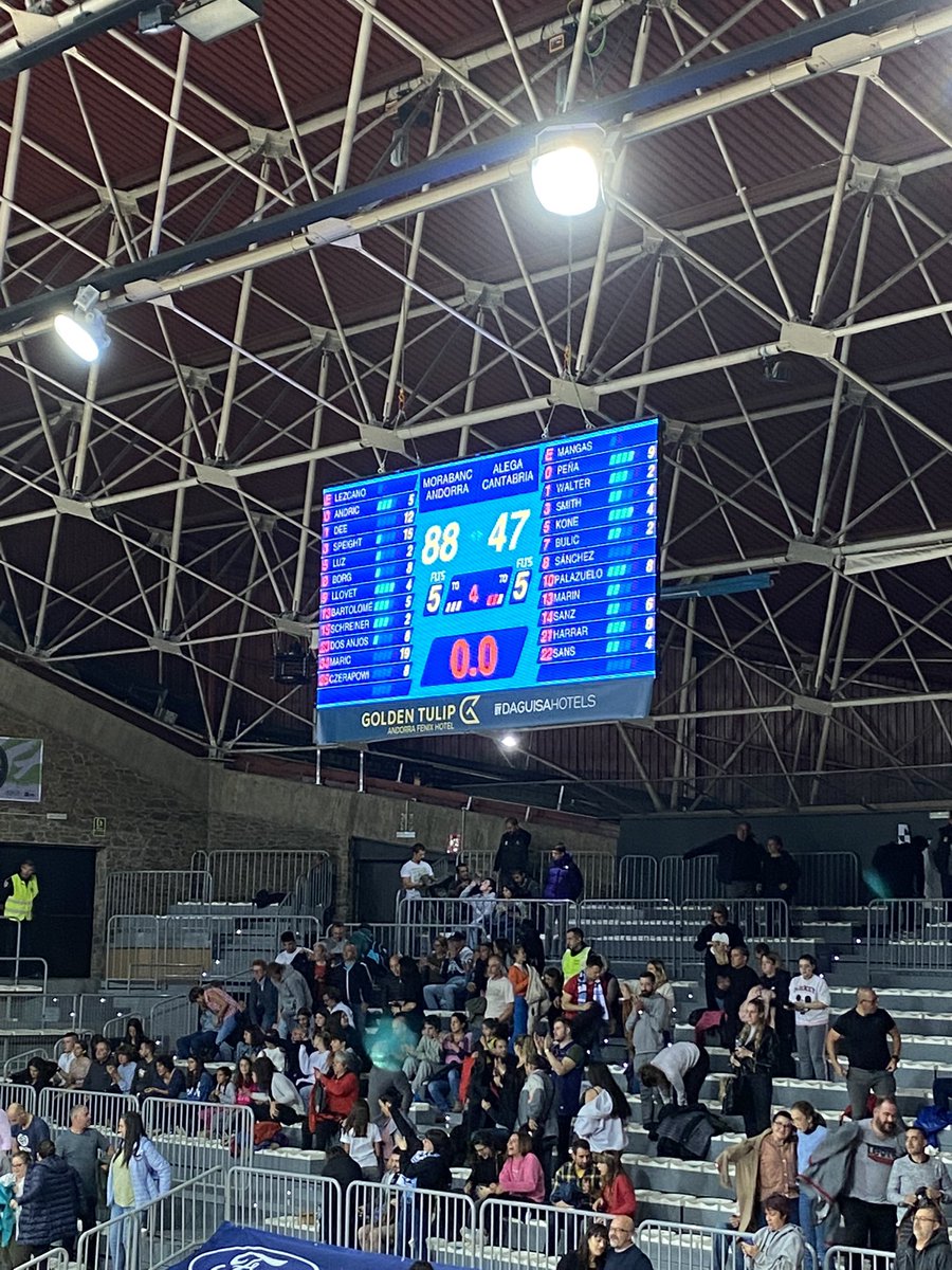 elio_lilo's tweet photo. Ja van dos! Només ha fet que començar. Aquest any com disfrutarem a la Bombonera!
Gràcies @morabancandorra #roadtoACB https://t.co/3M1bJTr6JR
