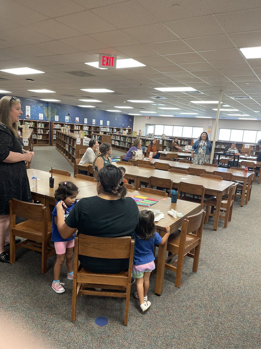 MMCounselorLife's tweet photo. October Coffee w/the Counselor-5 Love Languages of Children! Great way to start the morning! Thank you Crumbl Cookies &amp; Snowflake Donuts (in LP) for supporting RZE &amp; our parents! #SEL #parentinvolvementmatters #ChooseLP @jloz82 @lpisd @JanetFreeman23 @RIZZUTOELEM @CrumblCookies https://t.co/j1dt0X44Hi