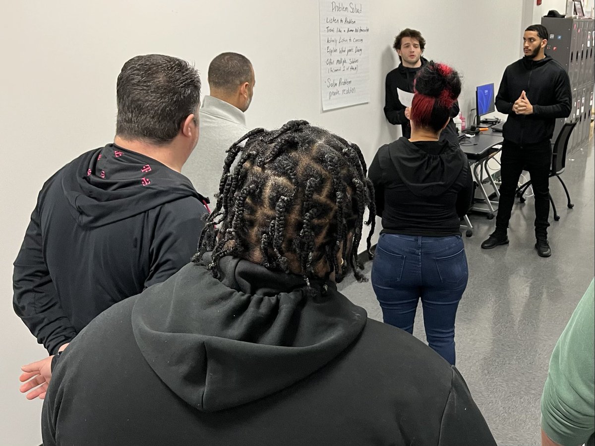 It’s called hands on, peer to peer action in the CLC! DIY activities really come to life when we partner up or work in small groups to dig in deeper to what we’re learning! #Ready! ⁦<a href="/Starandzipper/">Robin Plimpton</a>⁩ ⁦<a href="/HollyJoyRamos/">Holly Ramos</a>⁩ ⁦<a href="/ScotOrlowski/">Scot Orlowski</a>⁩ ⁦<a href="/MegSetzer/">Meghan Setzer</a>⁩