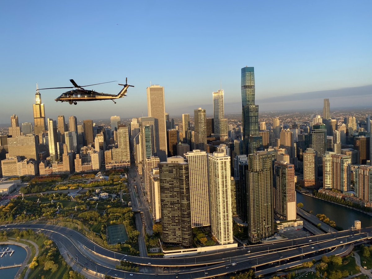 HSIChicago's tweet image. @HSIChicago Special Response Team personnel along with crew members from @CBPAMORegDirN kept watch from the air while our agents, analysts, and officers w/ support from @HSIDETROIT helped safeguard the 2022 #ChicagoMarathon last weekend. #ServingAndProtecting @HSI_HQ