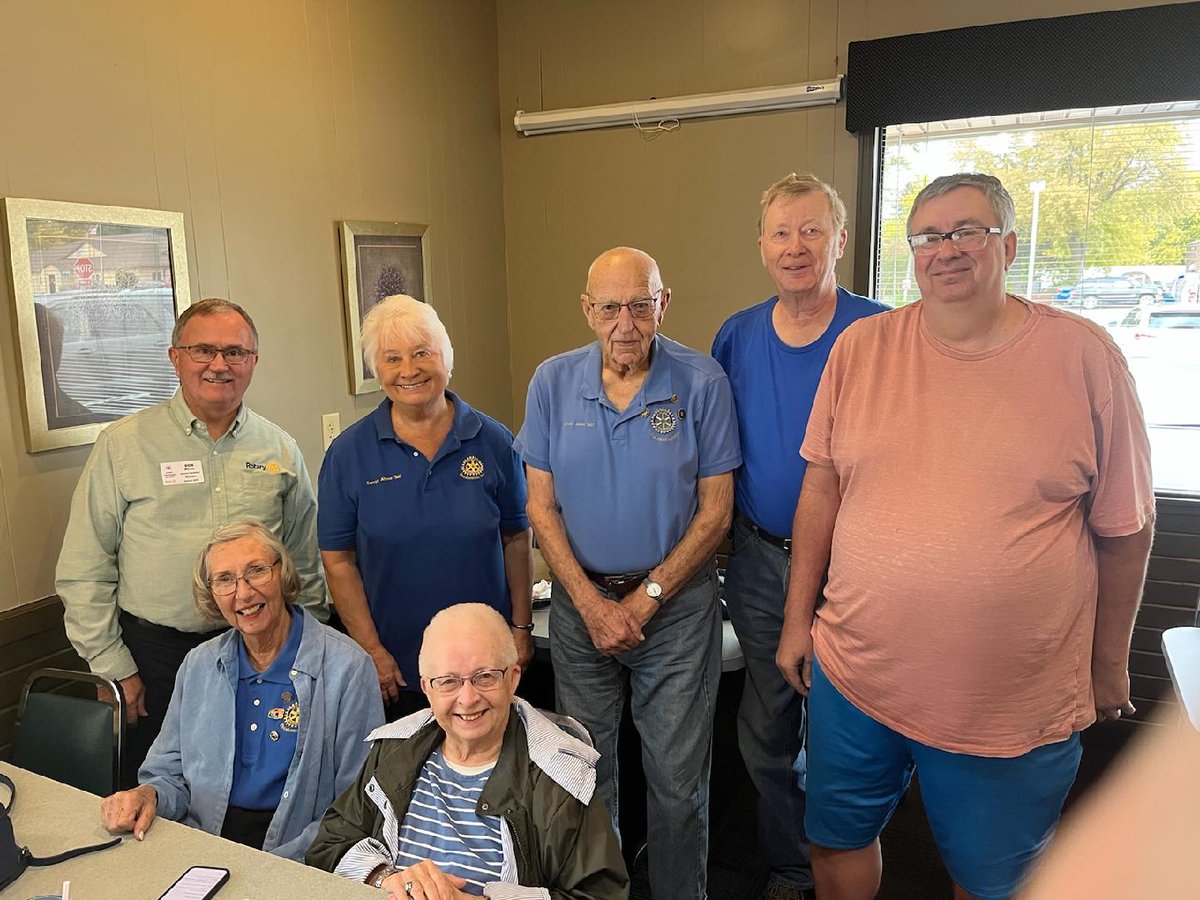 5970Rotary's tweet image. District governor Don Meyer had a great time with the Pocahontas Rotary Club today!  They do great things for their community and have an Interact club in their school!