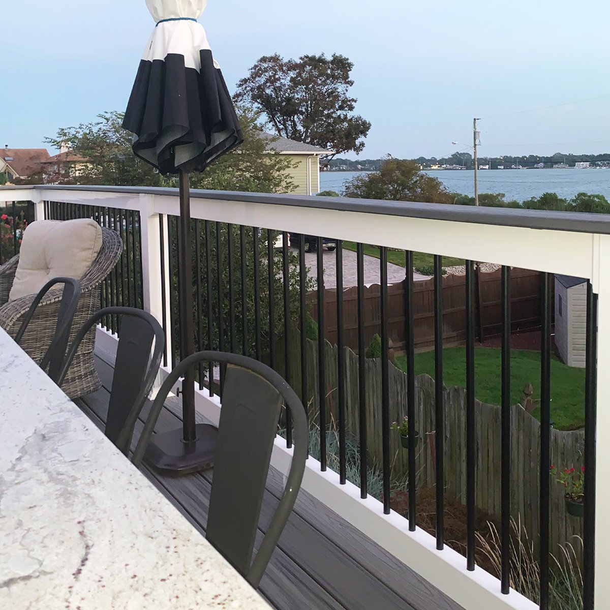 PhoenixPVC's tweet image. Check out this Phoenix Deck Over Rail System with Black Round Aluminum Balusters. These balusters virtually disappear into the scenery for a clean, elegant visual.

#DeckOver #BlackRoundAluminumBalusters