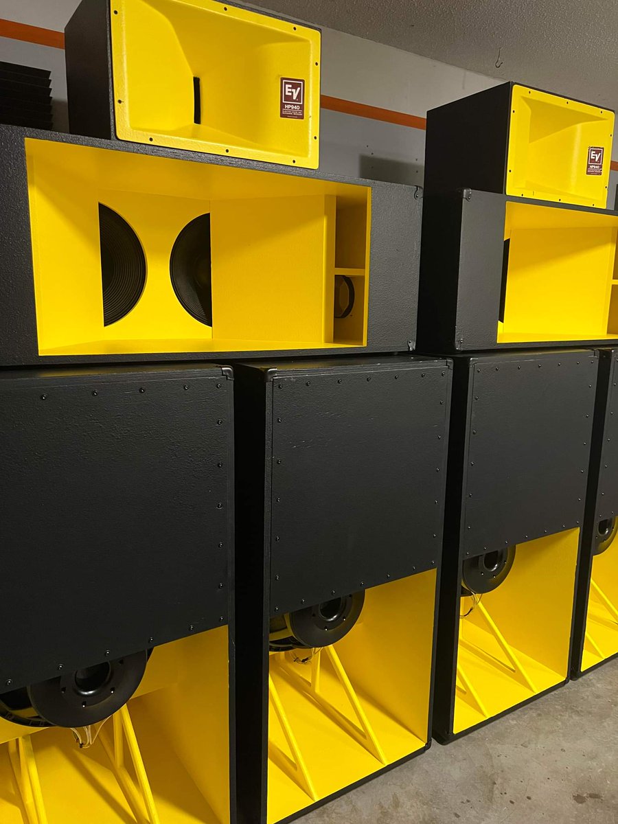 Subsonixbass's tweet photo. 💛🖤💛🖤💛🖤💛 https://t.co/9SrGcYDnwH