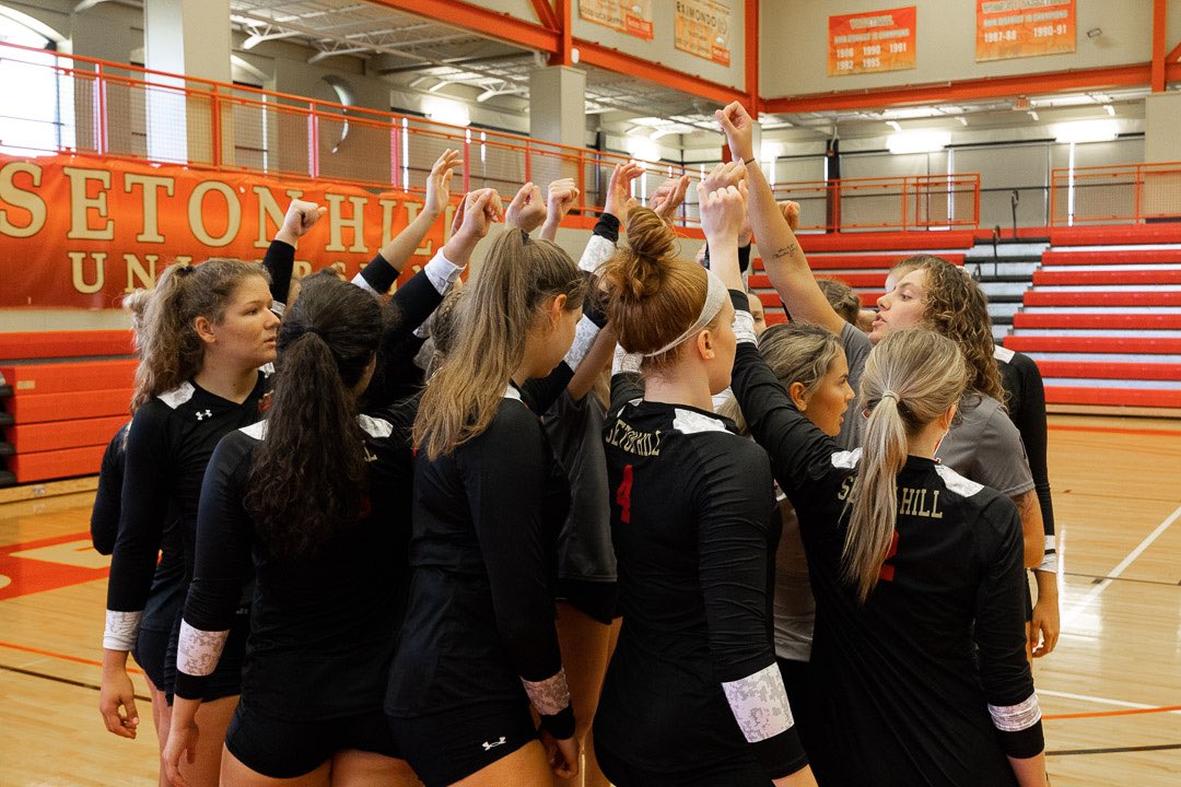 🚨HOME GAME ALERT 🚨 

The Griffs have a mid week non- conference match up against West Virginia Wesleyan tonight at 7pm. Come Support🦅

#RollGriffs #DontRingTheBell