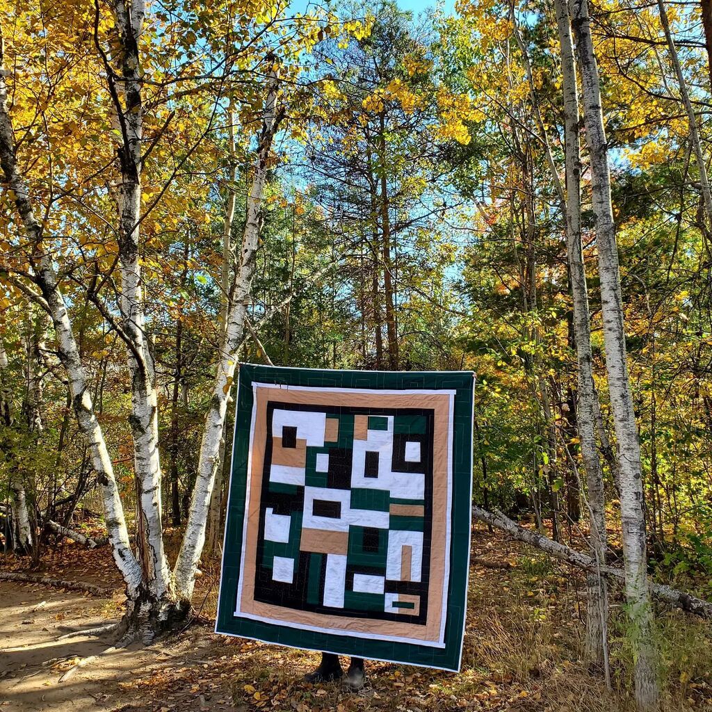 BeckerHandmade's tweet image. Off-the-Dice Rectangles quilt.
How many quilt blocks can you count??? 🤔

I gave this quilt the above name because it is an improv (off-the-cuff) quilt I created without a pattern. Instead I had two sets of boundaries, colours and block construction, … instagr.am/p/CjoGNgXgRwR/