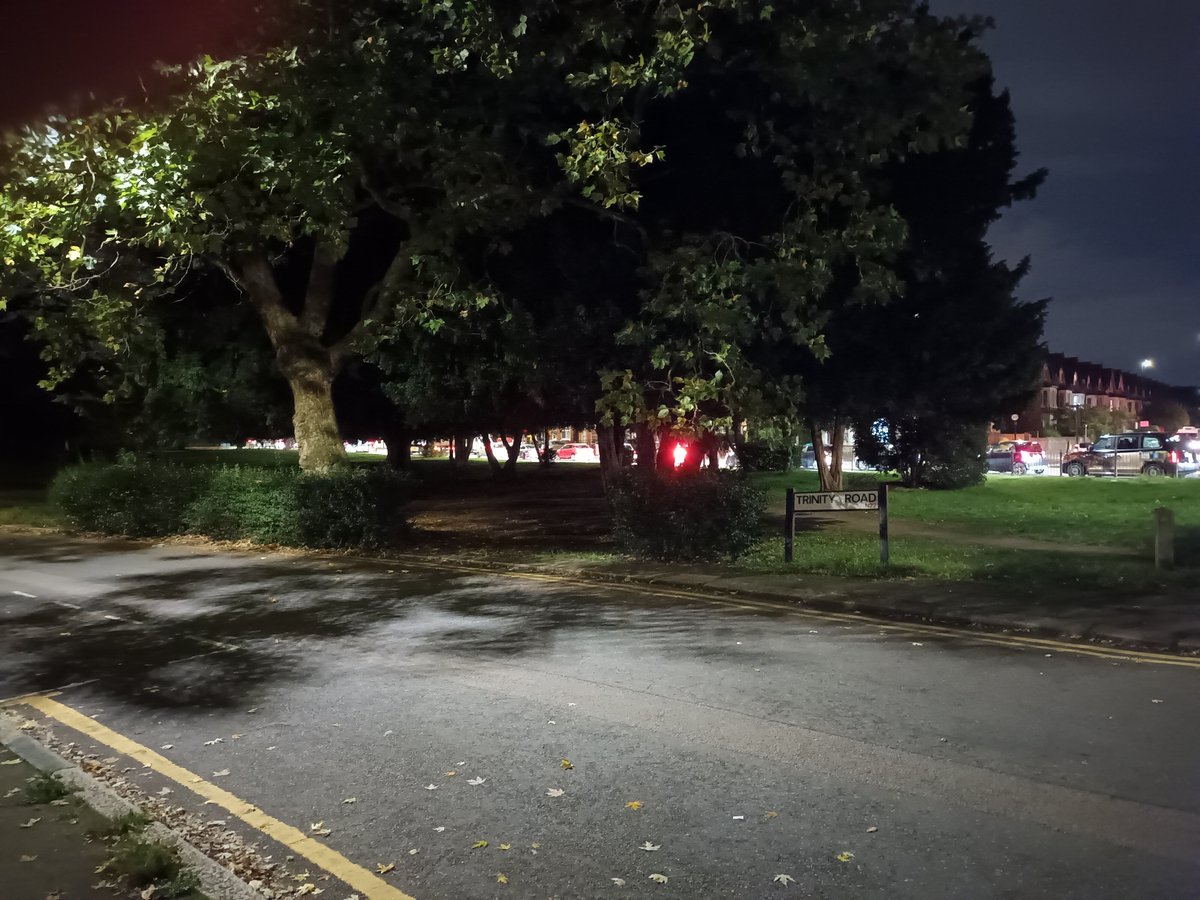 BoundsLtn's tweet photo. Bounds Green #LTN is jamming up bus routes in Haringey and polluting major school streets. #boundsgreenroad tonight- chocca https://t.co/2YsDIVg6tj