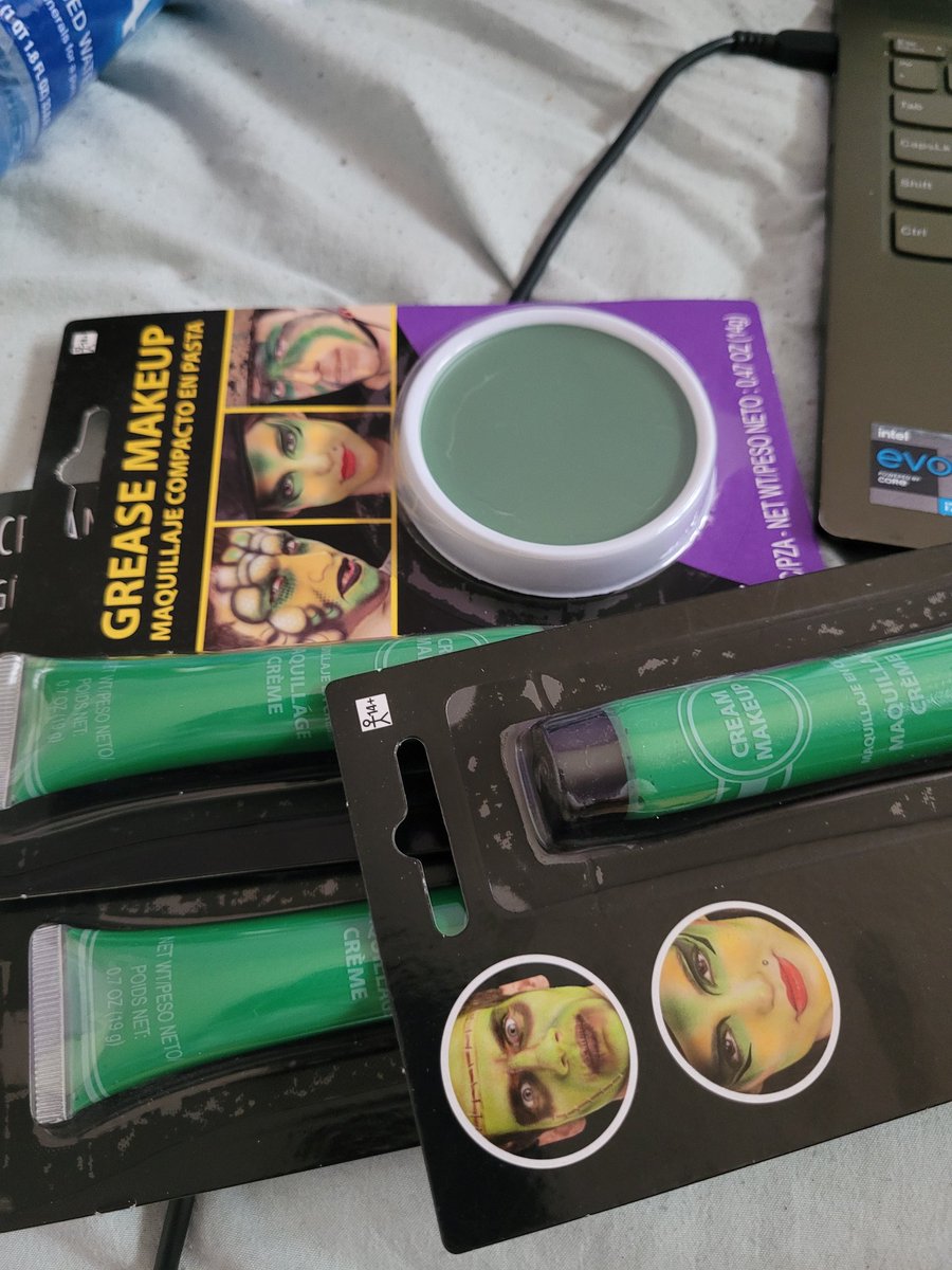 broken_stardxst's tweet photo. pov: you're gonna be shrek for Halloween https://t.co/IJo55nu3Sc
