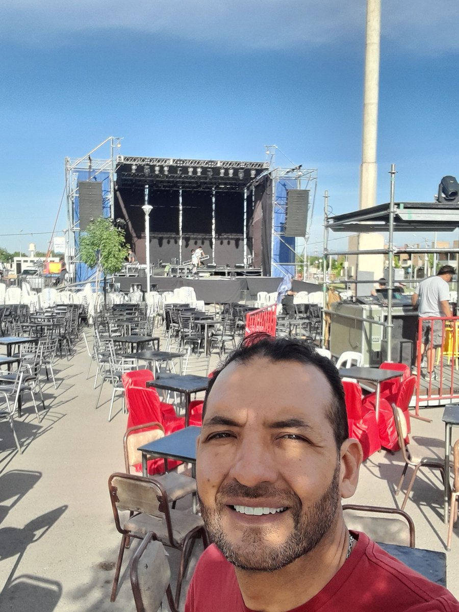 LJaviermunoz's tweet photo. #FeriadelLibro #14Edicion #Conduccion #Locucion https://t.co/hvkoTSTbCi