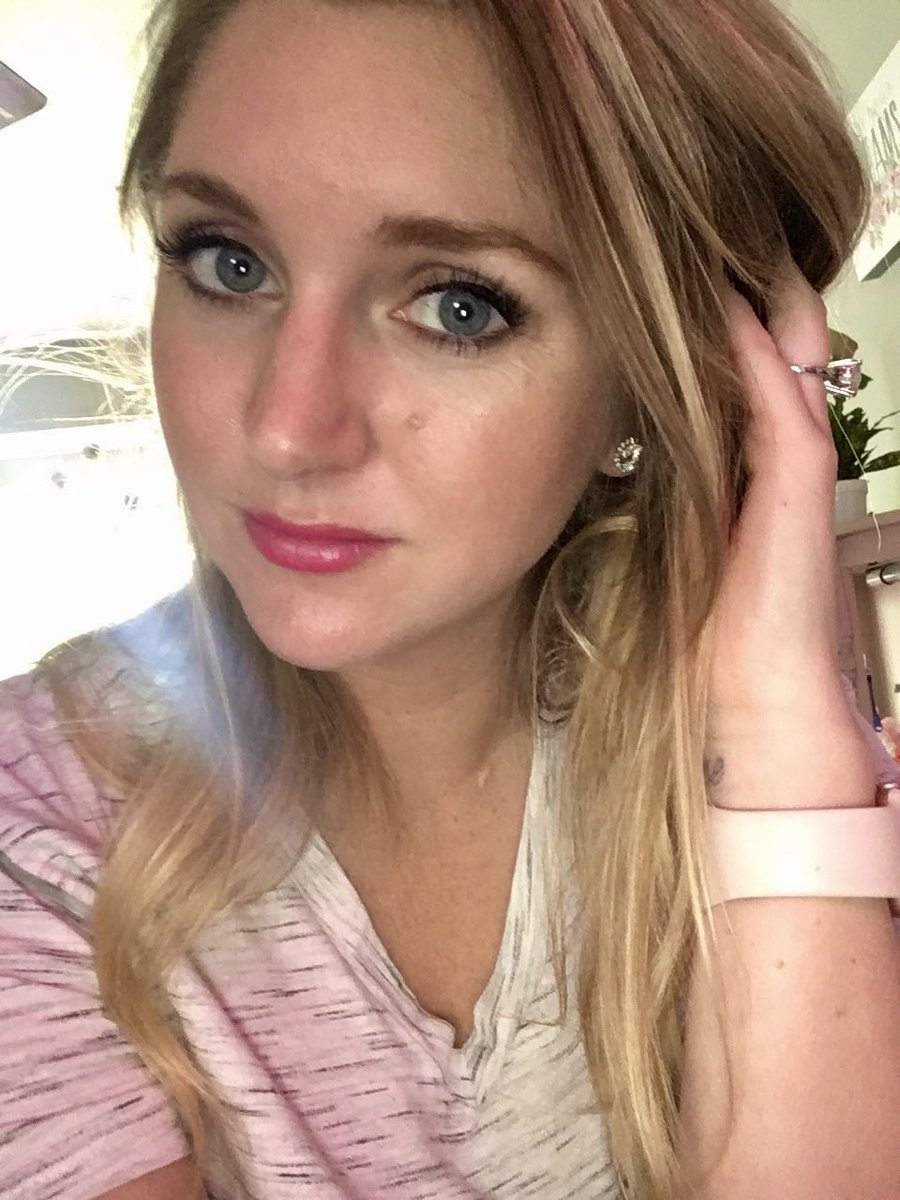 Jully Lov on Twitter: "Am I cute?😘"