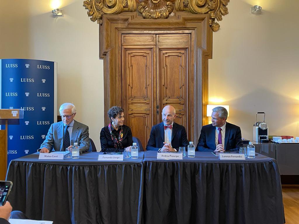 Hoy en Roma firmamos un convenio entre la <a href="/UniLUISS/">Luiss Guido Carli</a> y el <a href="/ipade/">IPADE Business School</a> para intercambio de profesores, alumnos y de investigación conjunta. La <a href="/UniLUISS/">Luiss Guido Carli</a> tiene también licenciaturas afines a la <a href="/UPInstitucional/">Universidad Panamericana</a> y proyectamos futuros planes en un siguiente paso ¡Grazie <a href="/ProfPrencipe/">Andrea Prencipe</a>!