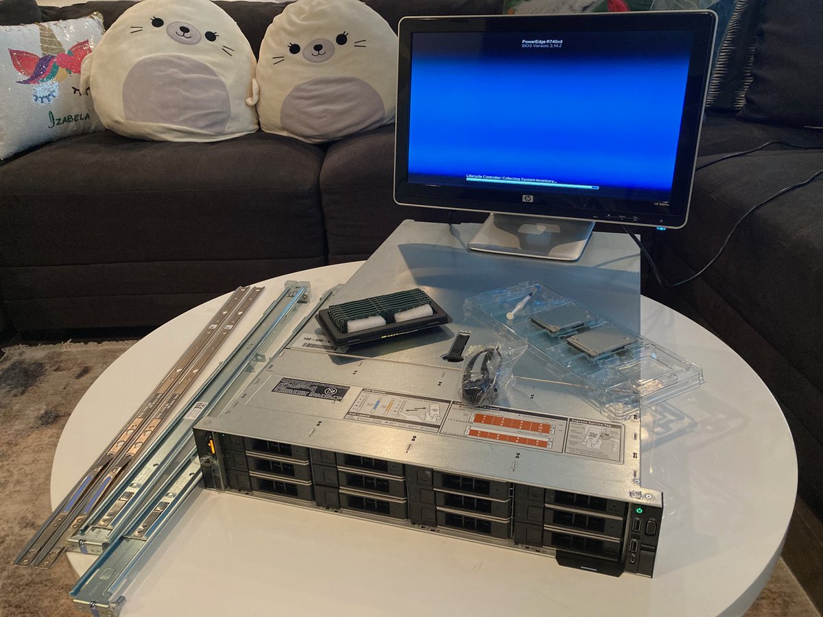 This monster arrived today, r740xd, which should provide significant computing power to the homelab! Hopefully, no more PSODs due to unsupported legacy hardware. Stay Tuned! #vExpert