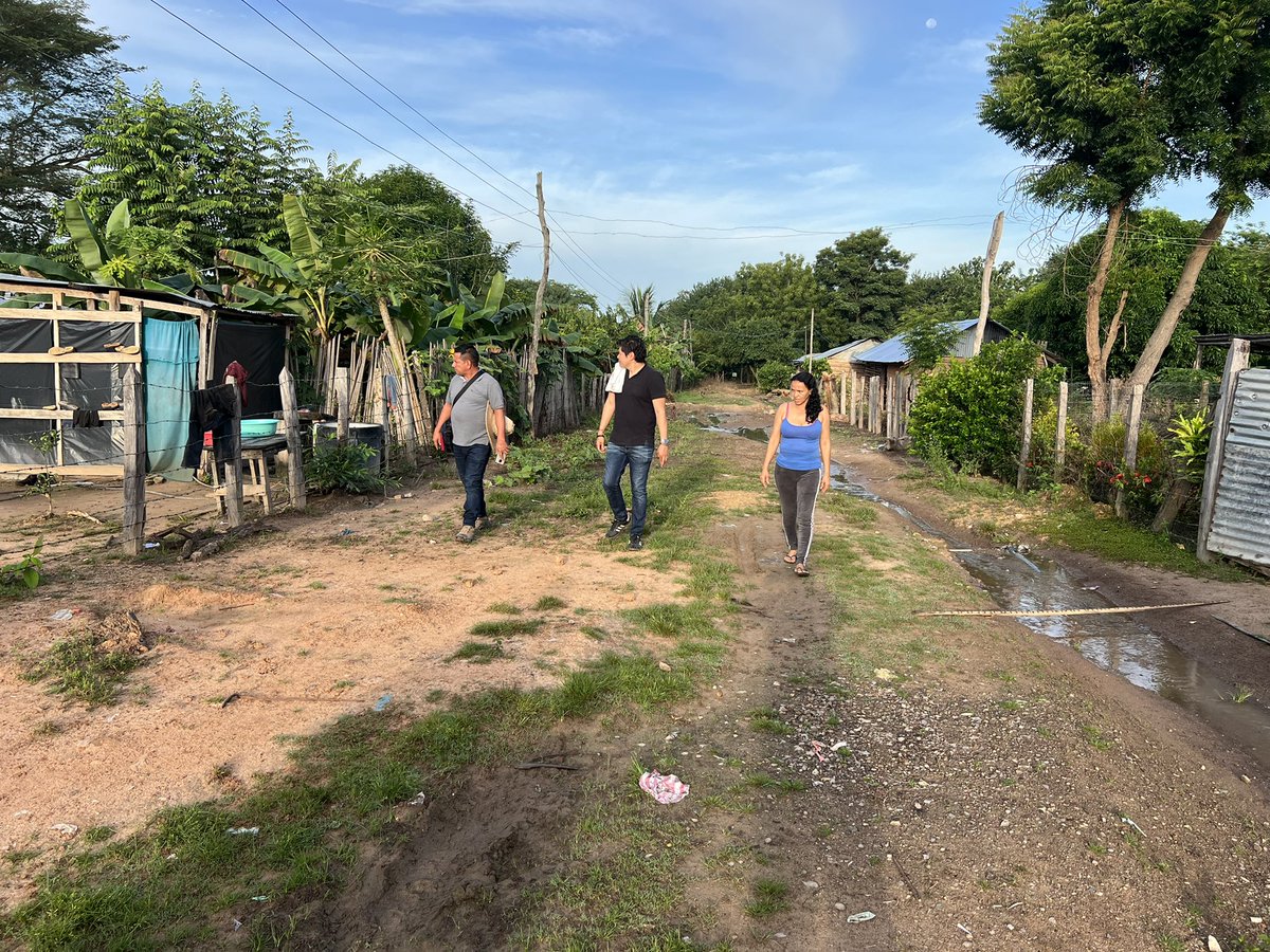 JhonFlorezJim's tweet photo. Continúo acompañando a los compesin@s en el día a día, en sus actividades y en su unidad productiva en el campo. Son todos y todas unos berracos trabajando por el bien común de su familia y de la sociedad censarense. El campo es vida y deber una pontencia agroindustrial. https://t.co/H8XB9TrSMD