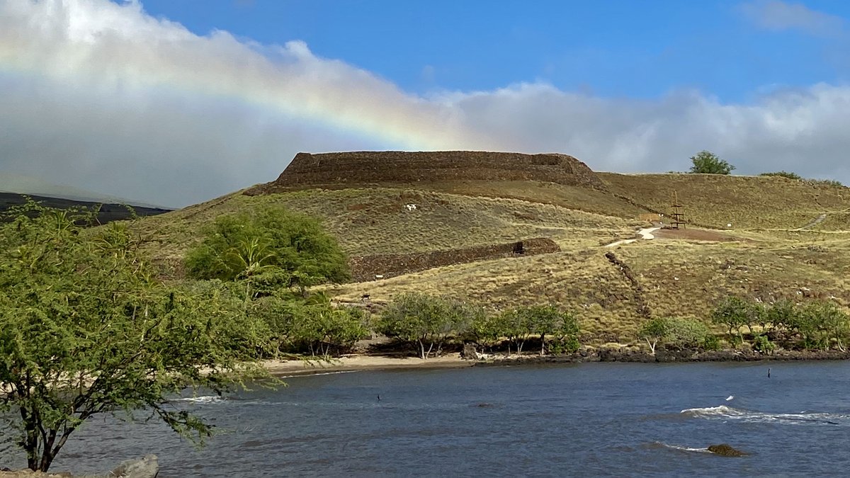 HIPacParks's tweet photo. Many folks don't know that #Hawaii Island (a.k.a. The Big Island) is home to four national park sites:
#HVNP #PUHE #KAHO #PUHO https://t.co/gmTeztBb5l