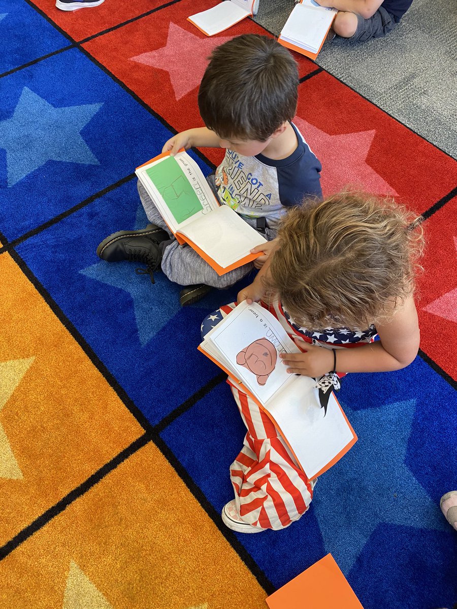 MrsRamosTK's tweet photo. TK students practicing concepts of print and reading elbow to elbow, knee to knee. So proud that they are authors of our first book, “Orange is a Carrot”! 🥕 @TLSHawks @PVSDCamarillo https://t.co/p1I3rtl3zN