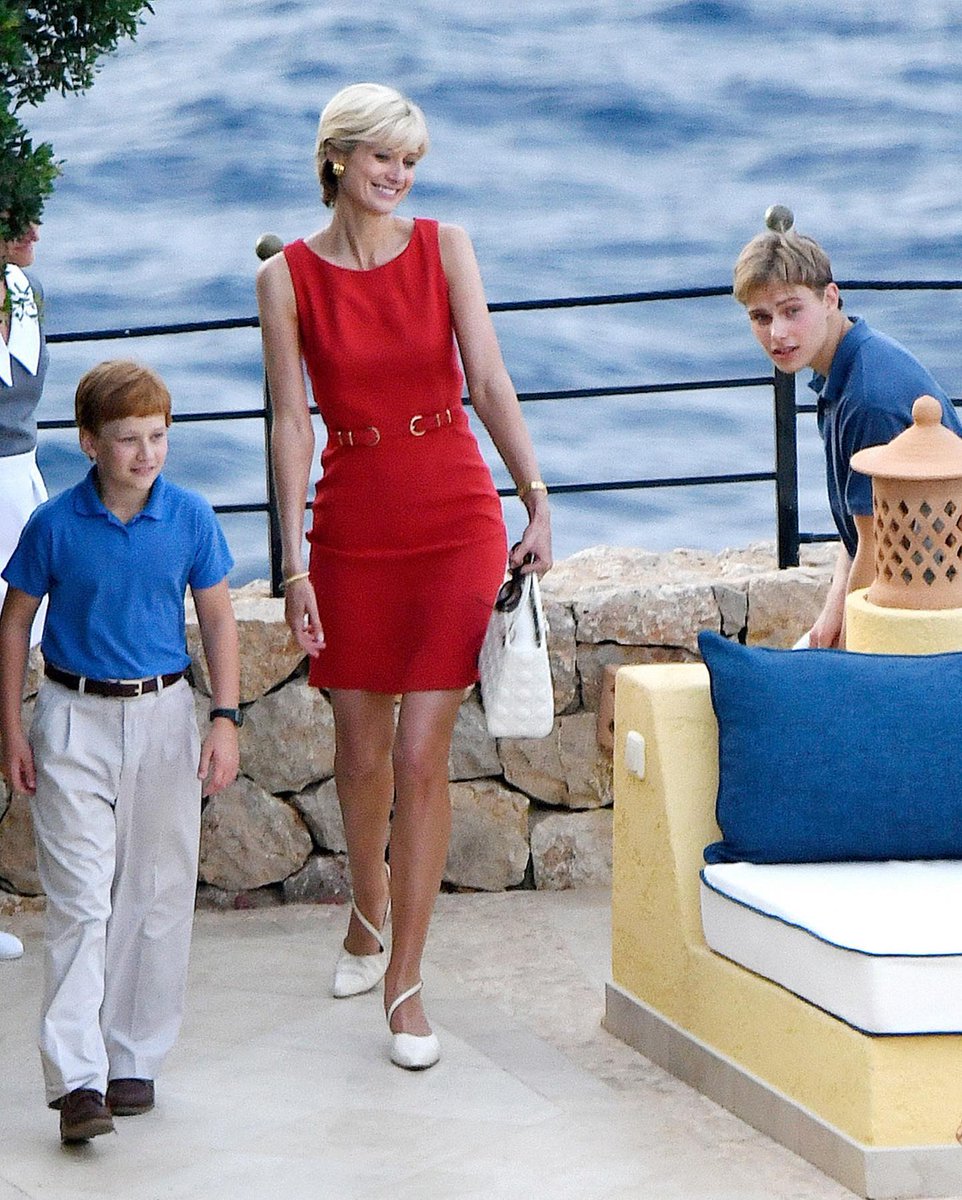 enews's tweet image. #TheCrown's sixth and final season is officially underway. ❤️  See all the on-set pics of Princess Diana, Prince William and Prince Harry: eonli.ne/3euXQJa