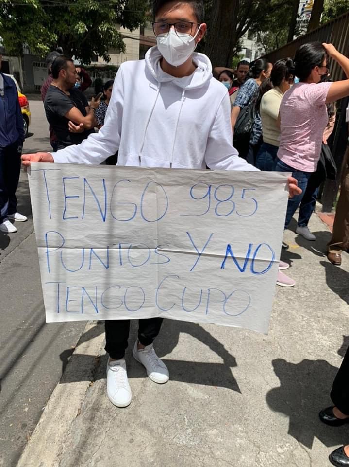 LaBrigadaEc's tweet photo. Por el momento, la Federación de Estudiantes Secundarios del Ecuador, por sus siglas: FESE, convocó a movilizaciones desde el año día lunes, 17 de octubre.

#LassoStyle
#LaEducaciónDeLasso
#EfectoLasso
#ElGobiernoDelEncuentro
#LassoEsUnFracaso https://t.co/SQv0khEqvU