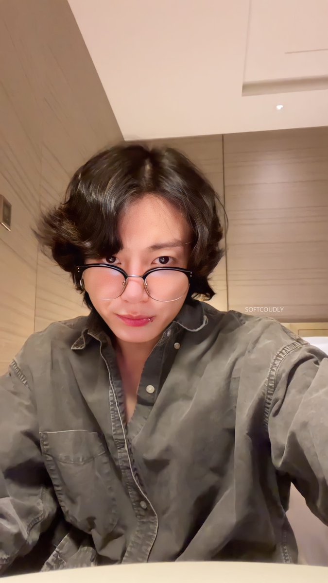 softcoudly's tweet photo. He's so handsome @BTS_twt 
#방탄소년단 #JUNGKOOK https://t.co/cu9PlrwgC4