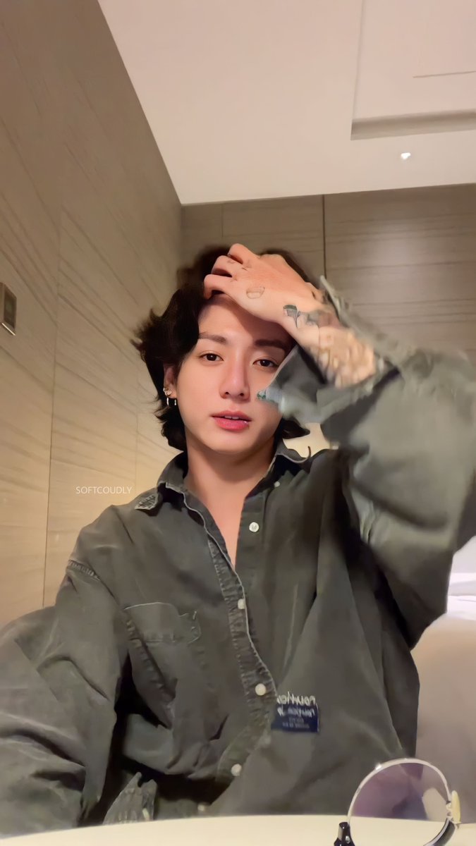 softcoudly's tweet photo. He's so handsome @BTS_twt 
#방탄소년단 #JUNGKOOK https://t.co/cu9PlrwgC4