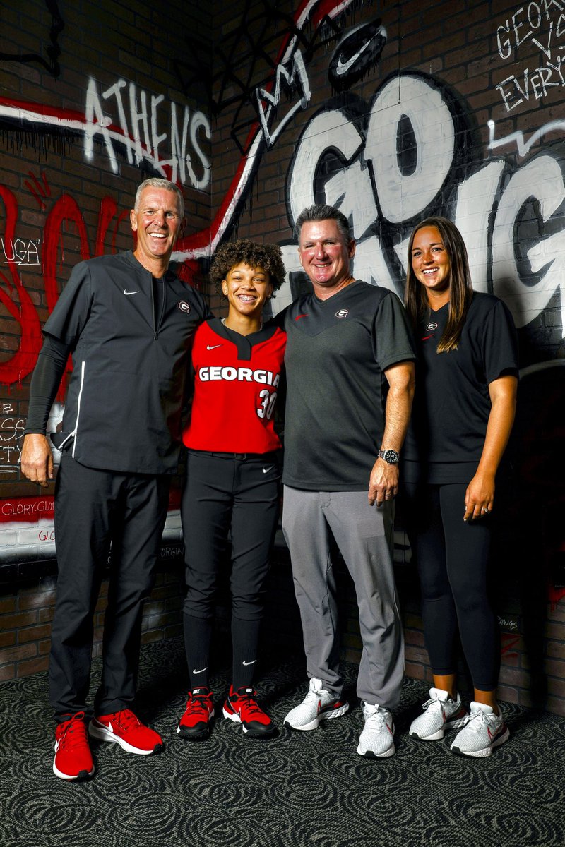 paisliea1's tweet photo. Future DAWG!  Thank you to all who have been a part of my journey, alongside me and behind the scenes! I’m heading to UGA! @UGASoftball @UGACoachTony @Syd_finch @chelsw20 @danielleeee41 @TexasGlory @ednaudin @LeeVelazquez06 @CSA_Athletes @FarmersSoftball #GoDawgs #committotheG https://t.co/zkGk1hkEQN
