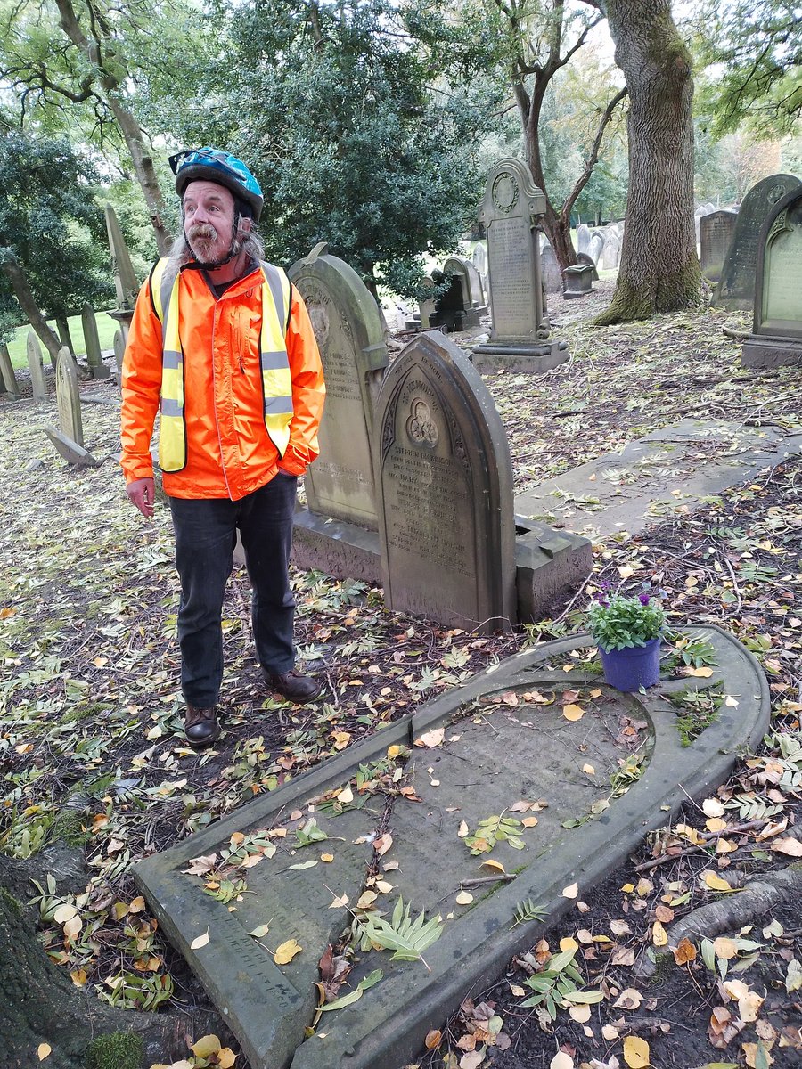 CyclingMoston's tweet photo. Queen's park in #Harpurhey and the adjacent cemetery is full of amazing stories and history that we discovered on #guidedride today with our own local #historian Phil 🤓🚴🏻‍♂️🚴🏾‍♀️

#beeactive #bigbikerevival #harpurheymostonbikelibrary #queenspark #Harpurheycemetary #route60 #sustrans https://t.co/9hV7aobPlD